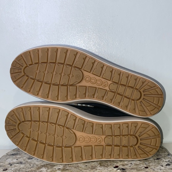 ECCO Women's Soft 7 TRED Gore-TEX Gray Nubuck Leather High Sneaker Women Size 7 - Picture 12 of 13